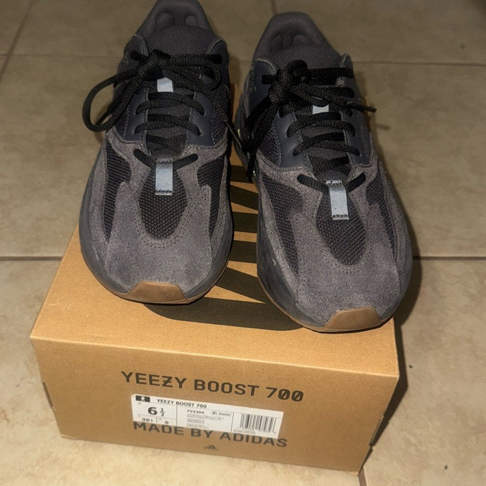 YEEZY 350